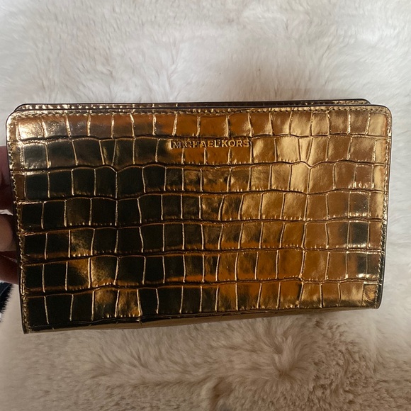 Michael Kors Embossed Leather Clutch Wallet Purse - Picture 1 of 16